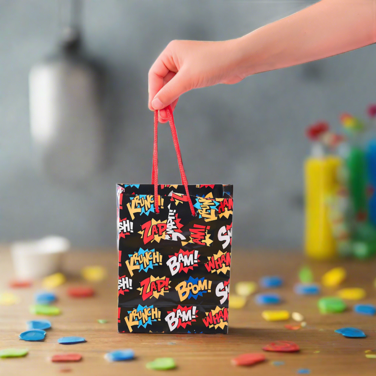 mini-superhero-party-favor-gift-bags-treat-bags-confetti-table